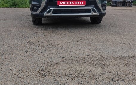 Mitsubishi Outlander III рестайлинг 3, 2019 год, 2 090 000 рублей, 2 фотография