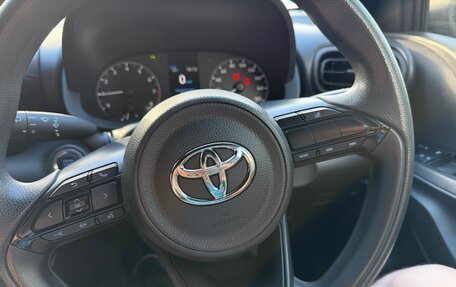 Toyota Yaris, 2021 год, 1 300 000 рублей, 9 фотография