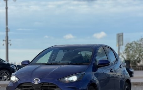 Toyota Yaris, 2021 год, 1 300 000 рублей, 2 фотография