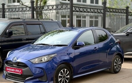 Toyota Yaris, 2021 год, 1 300 000 рублей, 3 фотография