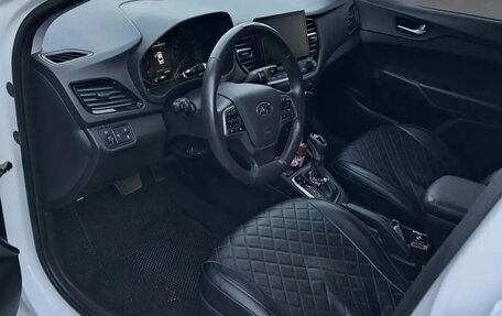 Hyundai Solaris II рестайлинг, 2021 год, 1 600 000 рублей, 5 фотография