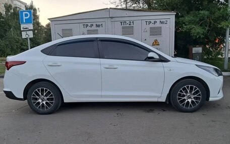 Hyundai Solaris II рестайлинг, 2021 год, 1 600 000 рублей, 13 фотография