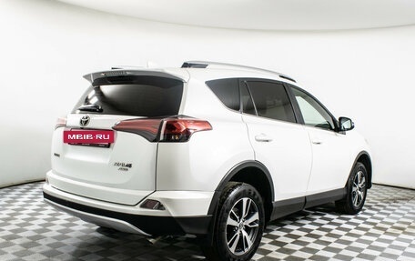 Toyota RAV4, 2018 год, 1 690 000 рублей, 6 фотография