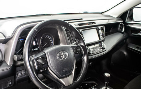Toyota RAV4, 2018 год, 1 690 000 рублей, 16 фотография