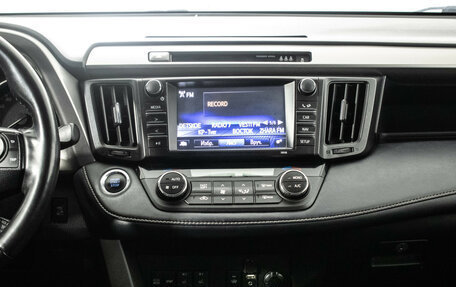 Toyota RAV4, 2018 год, 1 690 000 рублей, 15 фотография