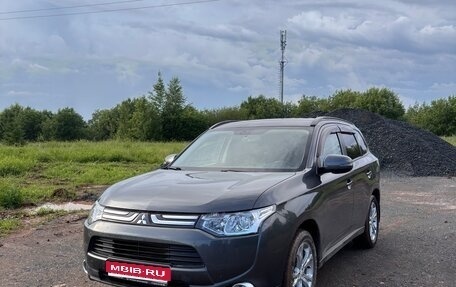 Mitsubishi Outlander III рестайлинг 3, 2014 год, 1 650 000 рублей, 1 фотография