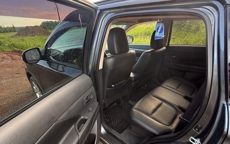 Mitsubishi Outlander III рестайлинг 3, 2014 год, 1 650 000 рублей, 7 фотография