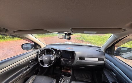 Mitsubishi Outlander III рестайлинг 3, 2014 год, 1 650 000 рублей, 5 фотография