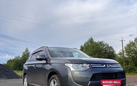 Mitsubishi Outlander III рестайлинг 3, 2014 год, 1 650 000 рублей, 2 фотография