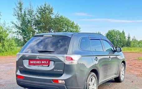 Mitsubishi Outlander III рестайлинг 3, 2014 год, 1 650 000 рублей, 3 фотография