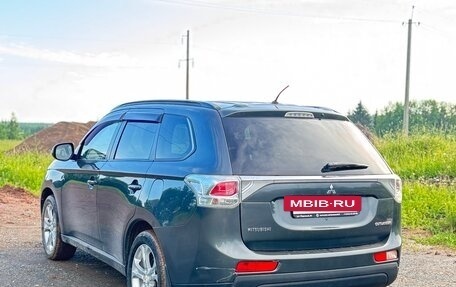Mitsubishi Outlander III рестайлинг 3, 2014 год, 1 650 000 рублей, 4 фотография