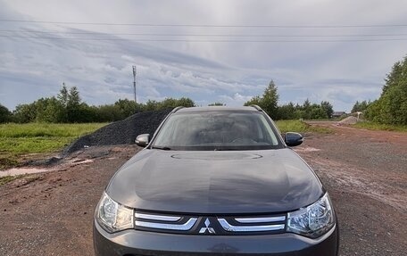 Mitsubishi Outlander III рестайлинг 3, 2014 год, 1 650 000 рублей, 11 фотография
