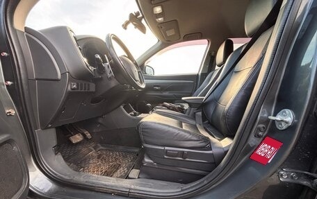 Mitsubishi Outlander III рестайлинг 3, 2014 год, 1 650 000 рублей, 8 фотография