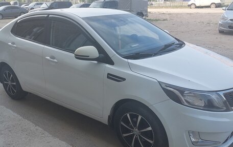 KIA Rio III рестайлинг, 2013 год, 800 000 рублей, 4 фотография
