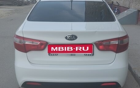KIA Rio III рестайлинг, 2013 год, 800 000 рублей, 2 фотография