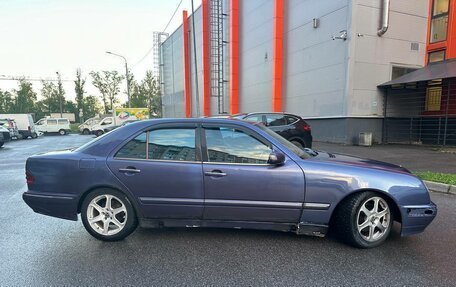 Mercedes-Benz E-Класс, 2001 год, 270 000 рублей, 5 фотография
