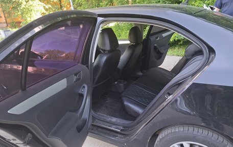 Volkswagen Jetta VI, 2011 год, 820 000 рублей, 8 фотография
