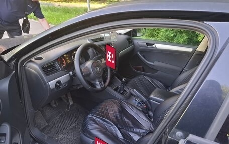 Volkswagen Jetta VI, 2011 год, 820 000 рублей, 4 фотография