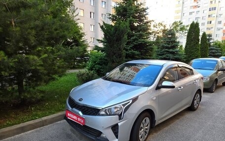 KIA Rio IV, 2021 год, 1 880 000 рублей, 1 фотография