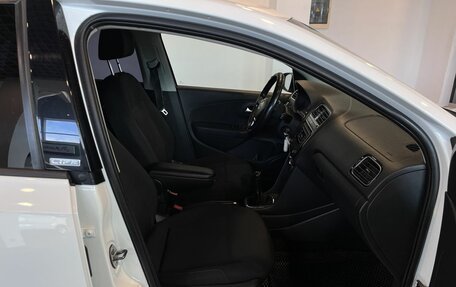 Volkswagen Polo VI (EU Market), 2017 год, 680 000 рублей, 28 фотография