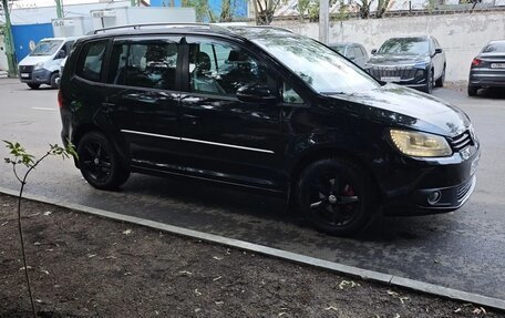 Volkswagen Touran III, 2011 год, 690 000 рублей, 1 фотография