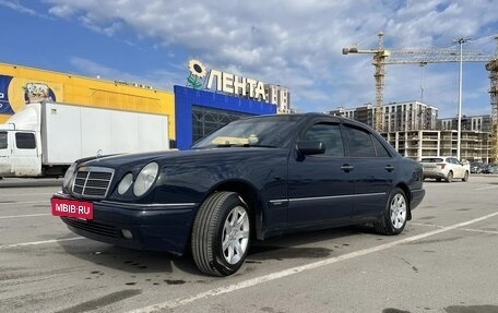 Mercedes-Benz E-Класс, 1996 год, 550 000 рублей, 2 фотография