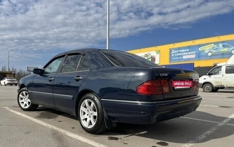 Mercedes-Benz E-Класс, 1996 год, 550 000 рублей, 3 фотография