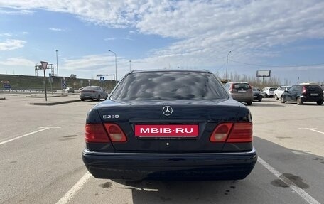 Mercedes-Benz E-Класс, 1996 год, 550 000 рублей, 6 фотография