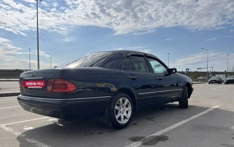Mercedes-Benz E-Класс, 1996 год, 550 000 рублей, 4 фотография