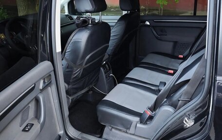 Volkswagen Touran III, 2011 год, 690 000 рублей, 6 фотография