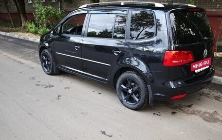Volkswagen Touran III, 2011 год, 690 000 рублей, 5 фотография
