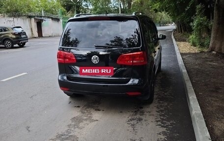 Volkswagen Touran III, 2011 год, 690 000 рублей, 3 фотография