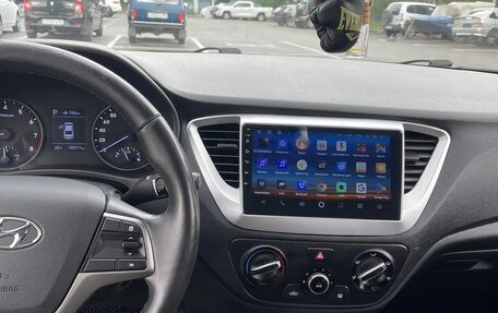 Hyundai Solaris II рестайлинг, 2018 год, 1 360 000 рублей, 4 фотография