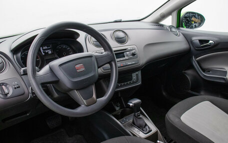 SEAT Ibiza IV рестайлинг 2, 2013 год, 740 000 рублей, 10 фотография