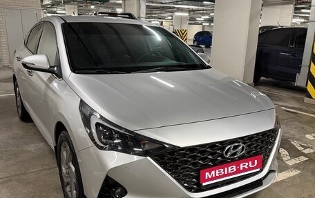 Hyundai Solaris II рестайлинг, 2021 год, 1 900 000 рублей, 1 фотография