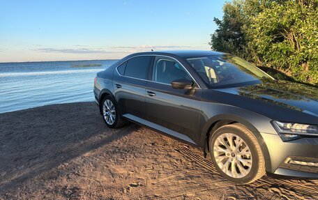 Skoda Superb III рестайлинг, 2019 год, 2 700 000 рублей, 2 фотография