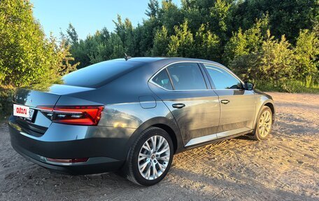 Skoda Superb III рестайлинг, 2019 год, 2 700 000 рублей, 3 фотография
