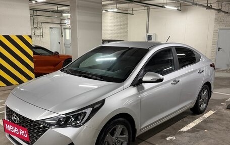 Hyundai Solaris II рестайлинг, 2021 год, 1 900 000 рублей, 2 фотография