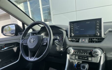 Toyota RAV4, 2021 год, 2 930 000 рублей, 12 фотография