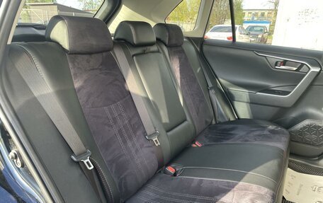 Toyota RAV4, 2021 год, 2 930 000 рублей, 10 фотография