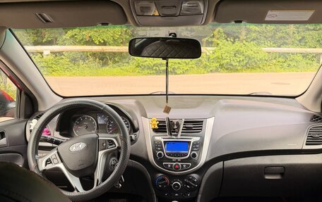 Hyundai Solaris II рестайлинг, 2011 год, 700 000 рублей, 5 фотография