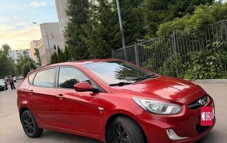 Hyundai Solaris II рестайлинг, 2011 год, 700 000 рублей, 2 фотография