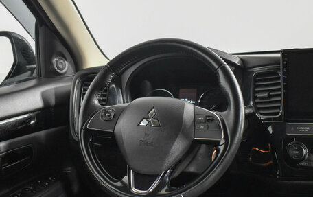 Mitsubishi Outlander III рестайлинг 3, 2019 год, 2 230 000 рублей, 15 фотография