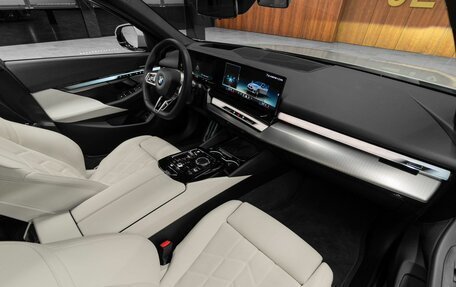BMW 5 серия, 2024 год, 7 000 000 рублей, 24 фотография