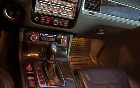 Volkswagen Touareg III, 2013 год, 2 350 000 рублей, 12 фотография