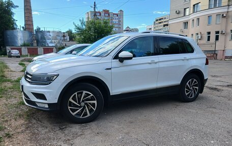 Volkswagen Tiguan II, 2019 год, 2 250 000 рублей, 2 фотография
