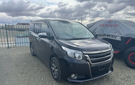 Toyota Esquire I, 2017 год, 1 699 000 рублей, 1 фотография