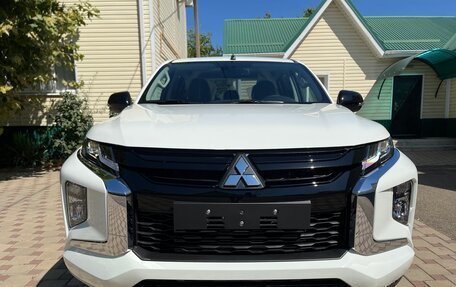 Mitsubishi L200 IV рестайлинг, 2023 год, 4 950 000 рублей, 2 фотография