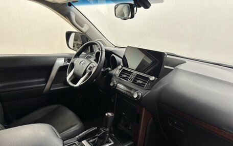 Toyota Land Cruiser Prado 150 рестайлинг 2, 2017 год, 4 050 000 рублей, 12 фотография