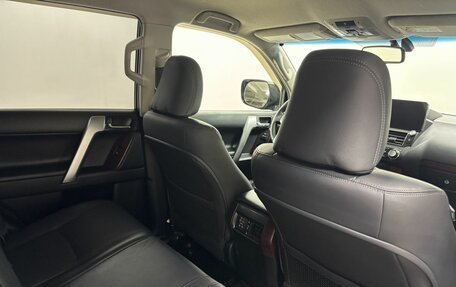 Toyota Land Cruiser Prado 150 рестайлинг 2, 2017 год, 4 050 000 рублей, 13 фотография
